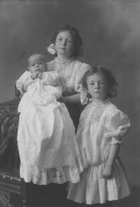 Ethel, Billie and Vera Smith - cropped
